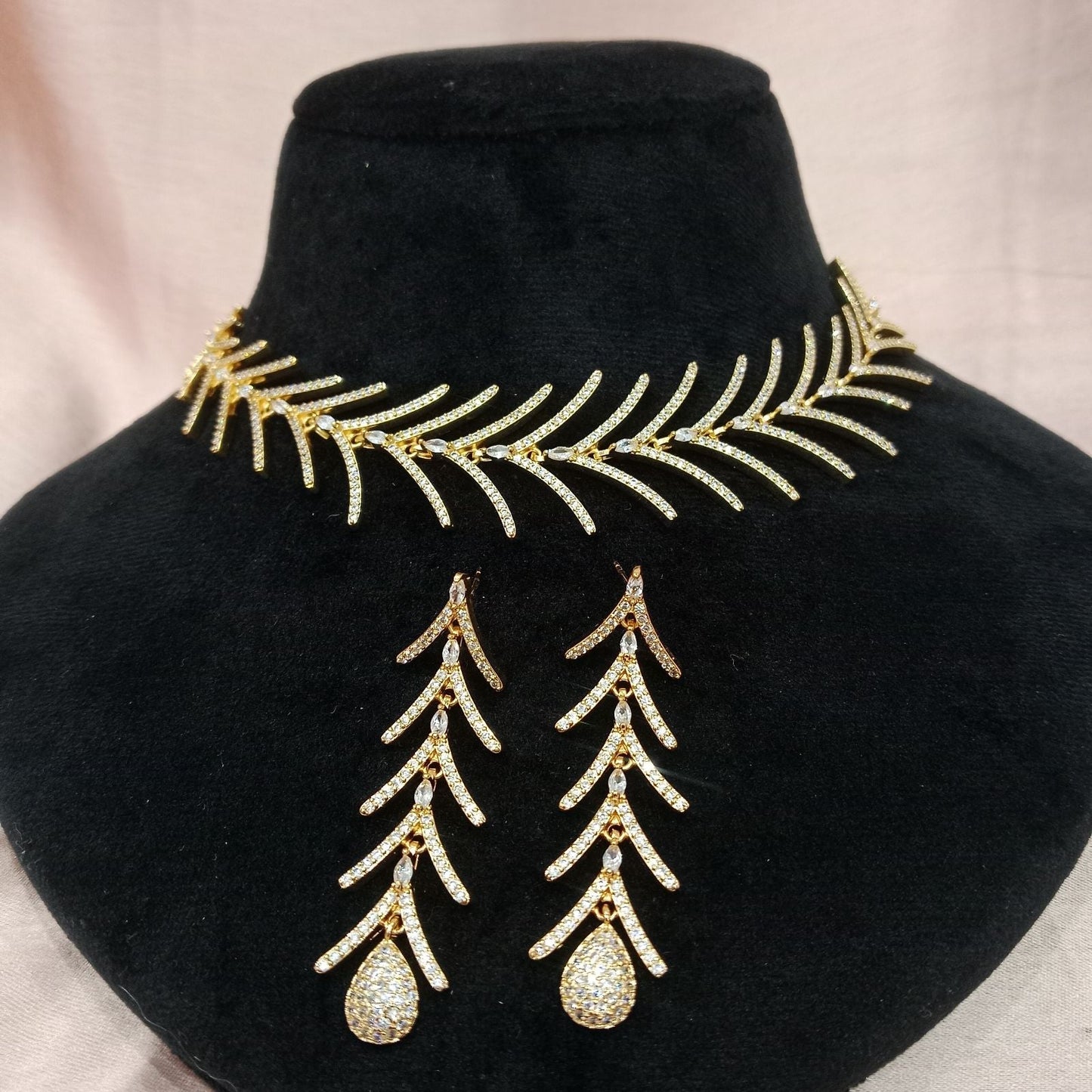 Blingso Leaf Branch Necklace & Earring Set – Main View