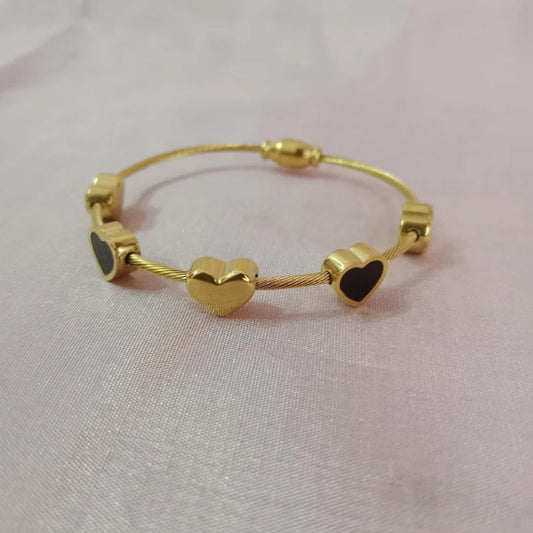 Black Heart Golden Bracelet bracelet Main View