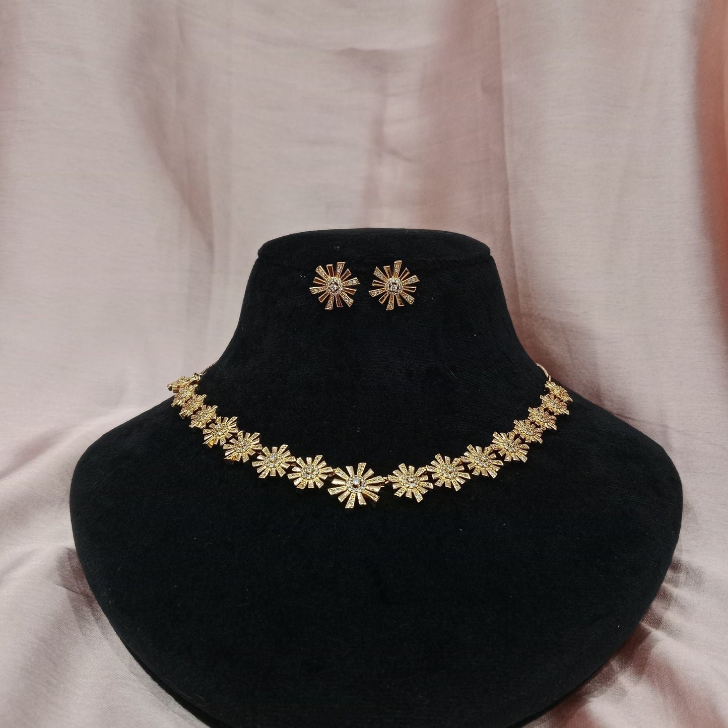Blingso Daisy Floral Necklace & Earring Set – View 2