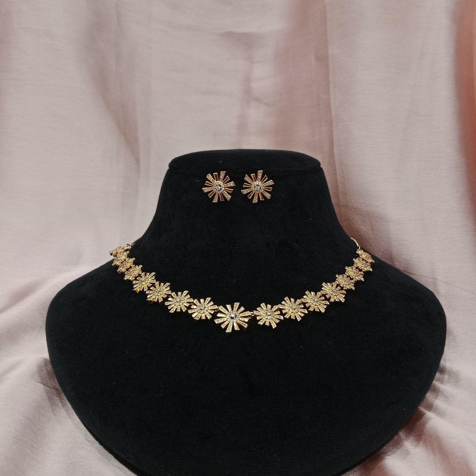 Blingso Daisy Floral Necklace & Earring Set – View 2