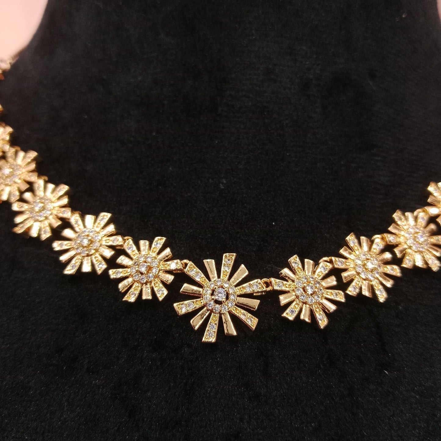 Blingso Daisy Floral Necklace & Earring Set – View 4