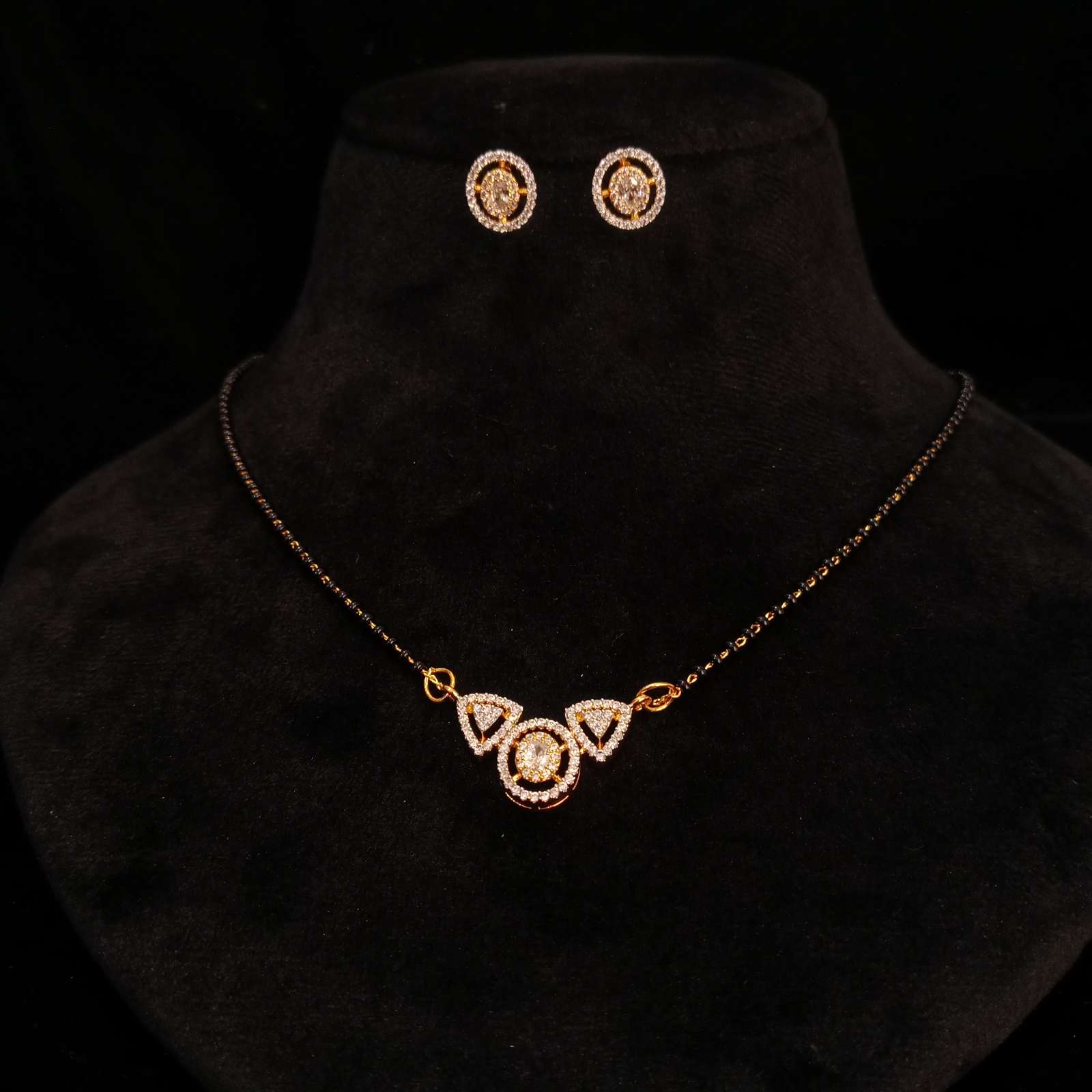 Geometric Motif AD Mangalsutra Set – matching earrings and pendant