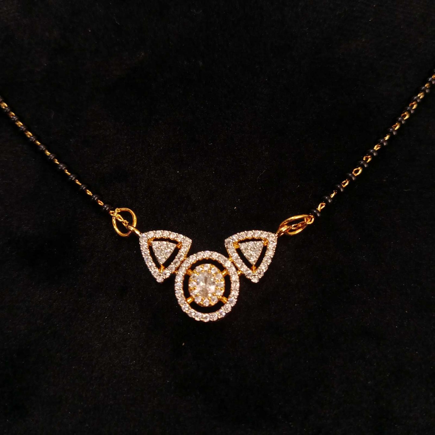 Geometric Motif AD Mangalsutra Set – golden motif closeup