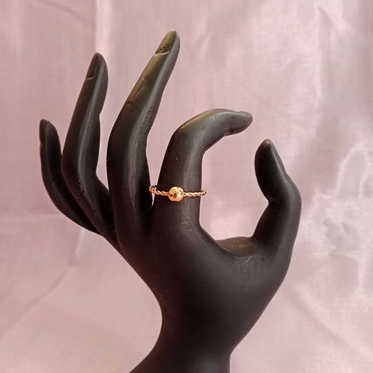 Blingso Golden Twist Ball Ring – Main View