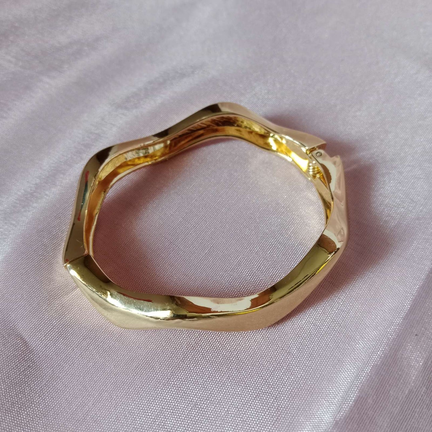 Golden Wave Bracelet – anti-tarnish, skin-friendly bracelet