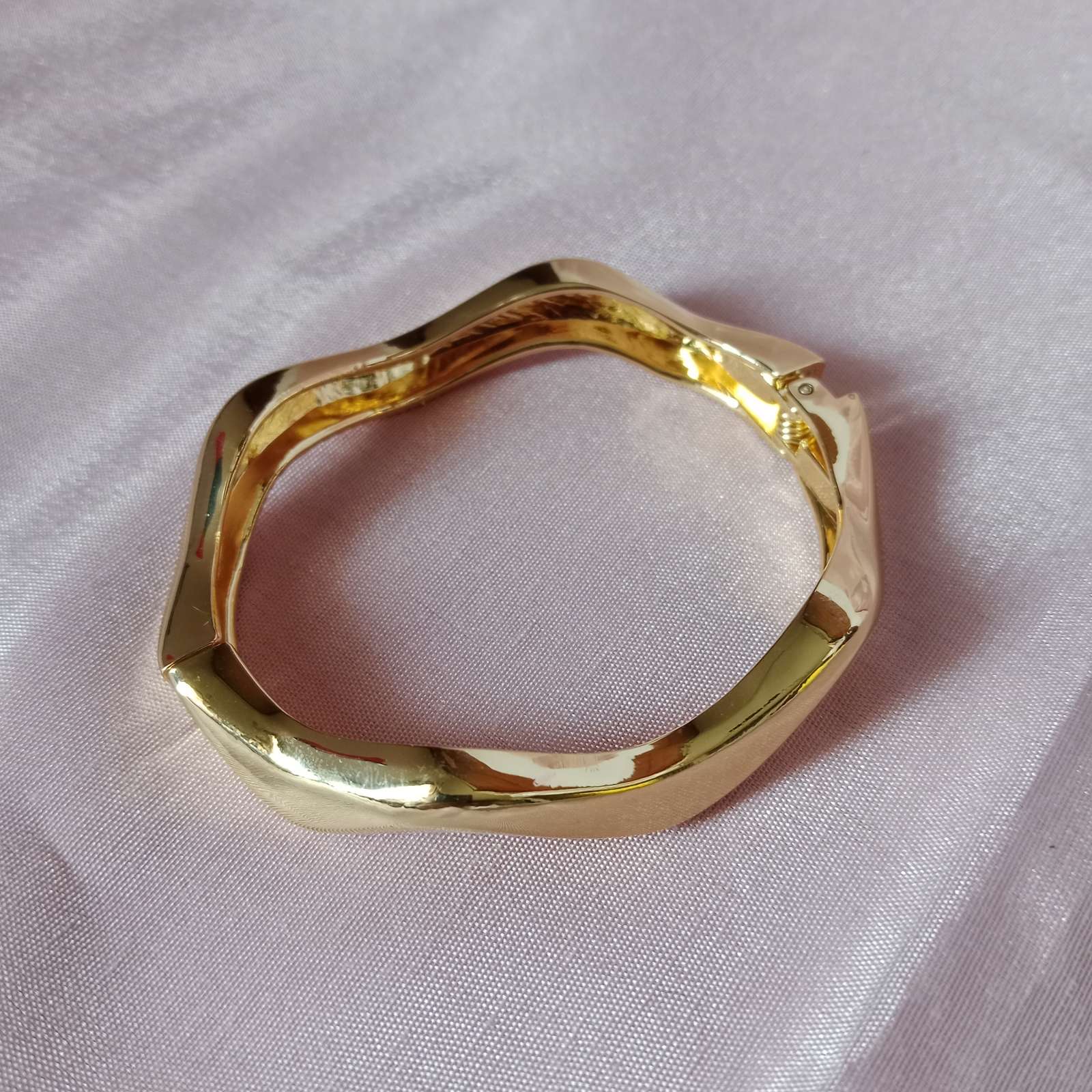 Golden Wave Bracelet – anti-tarnish, skin-friendly bracelet