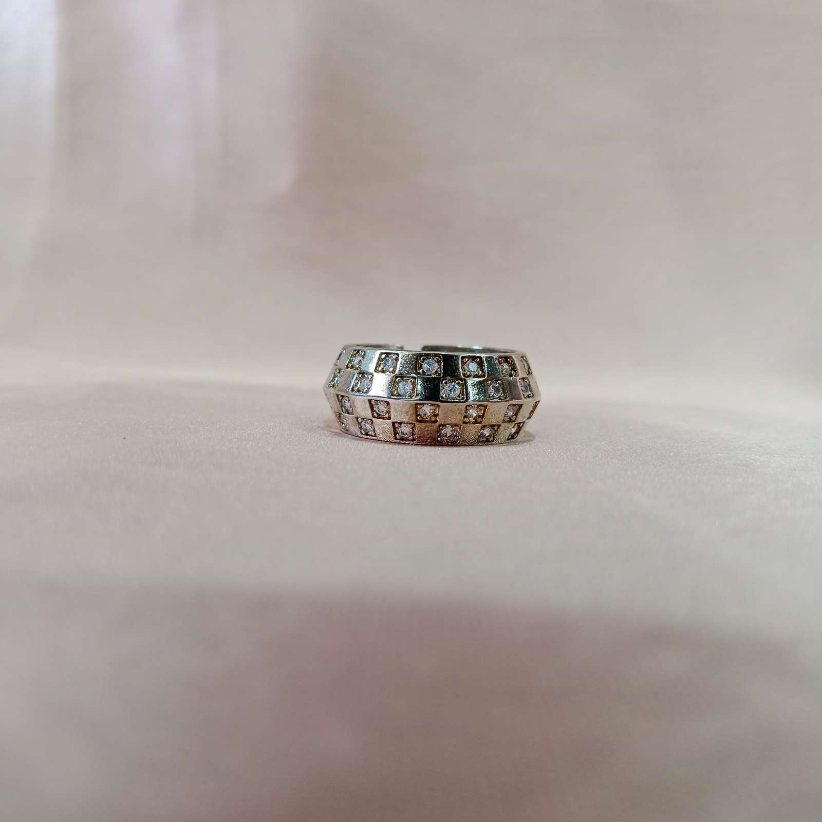Blingso Luxe Golden Block Ring – View 5
