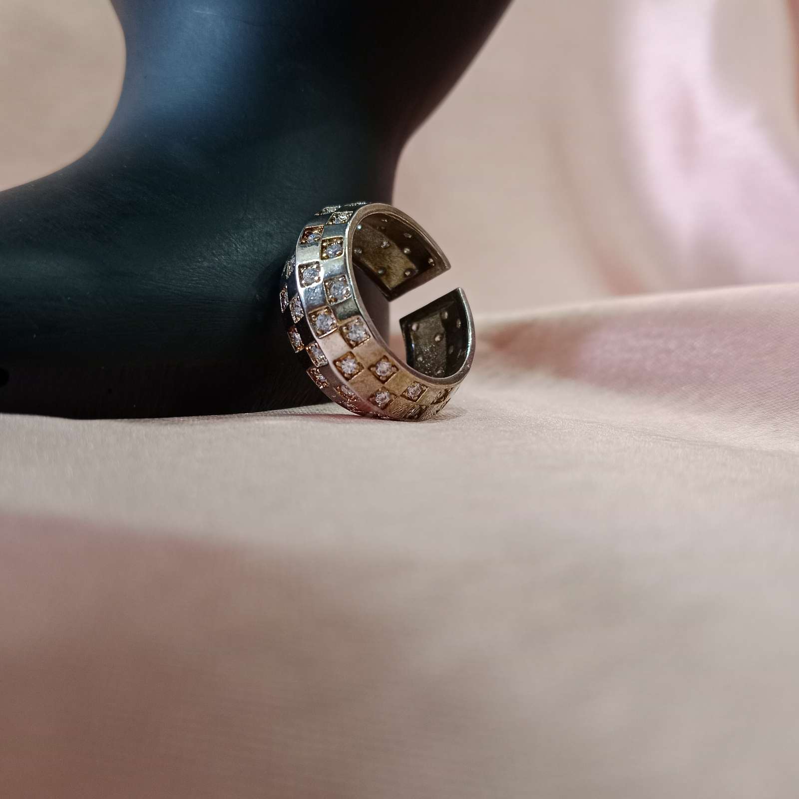 Blingso Luxe Golden Block Ring – View 2