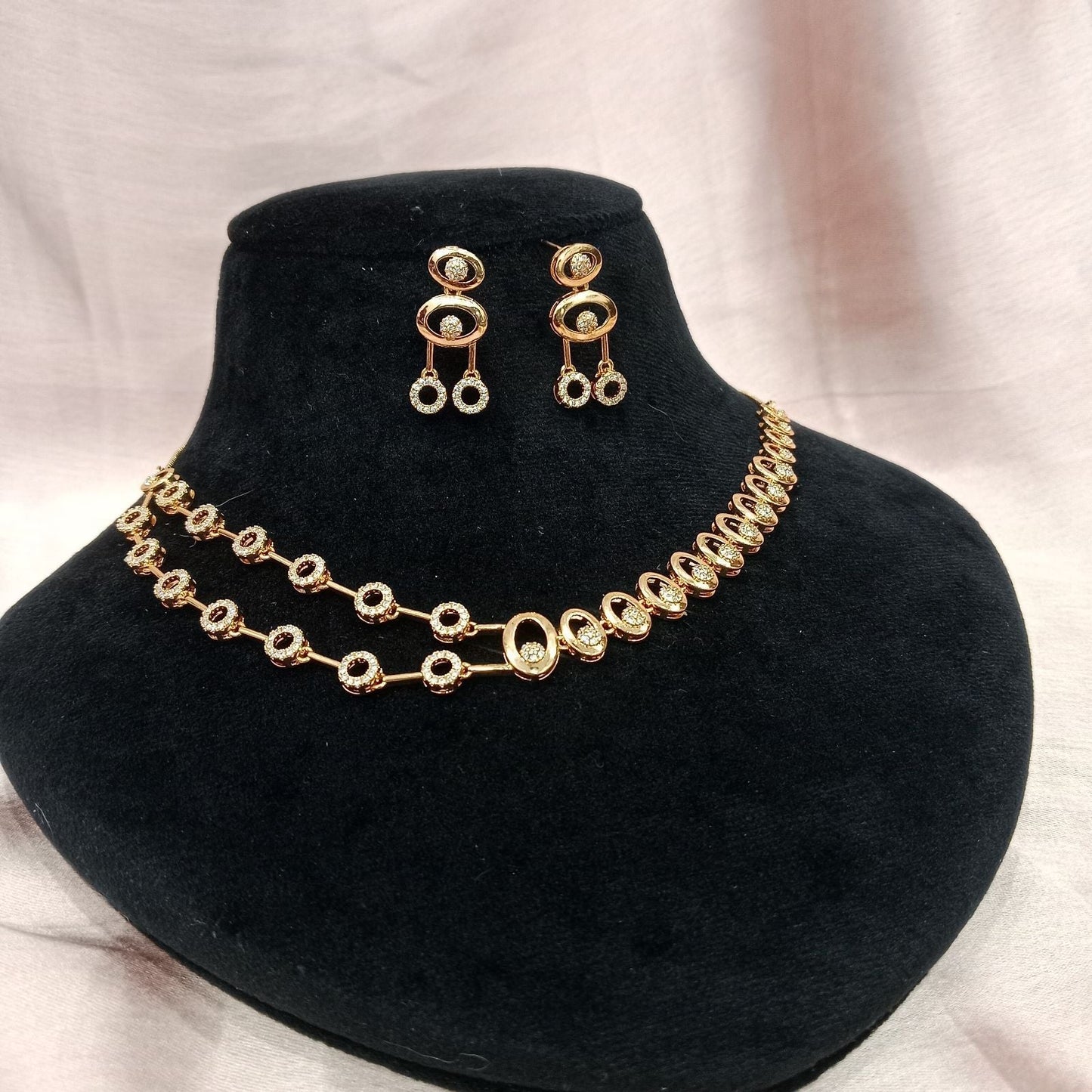 Blingso Oval Motif Necklace & Earring Set – Main View