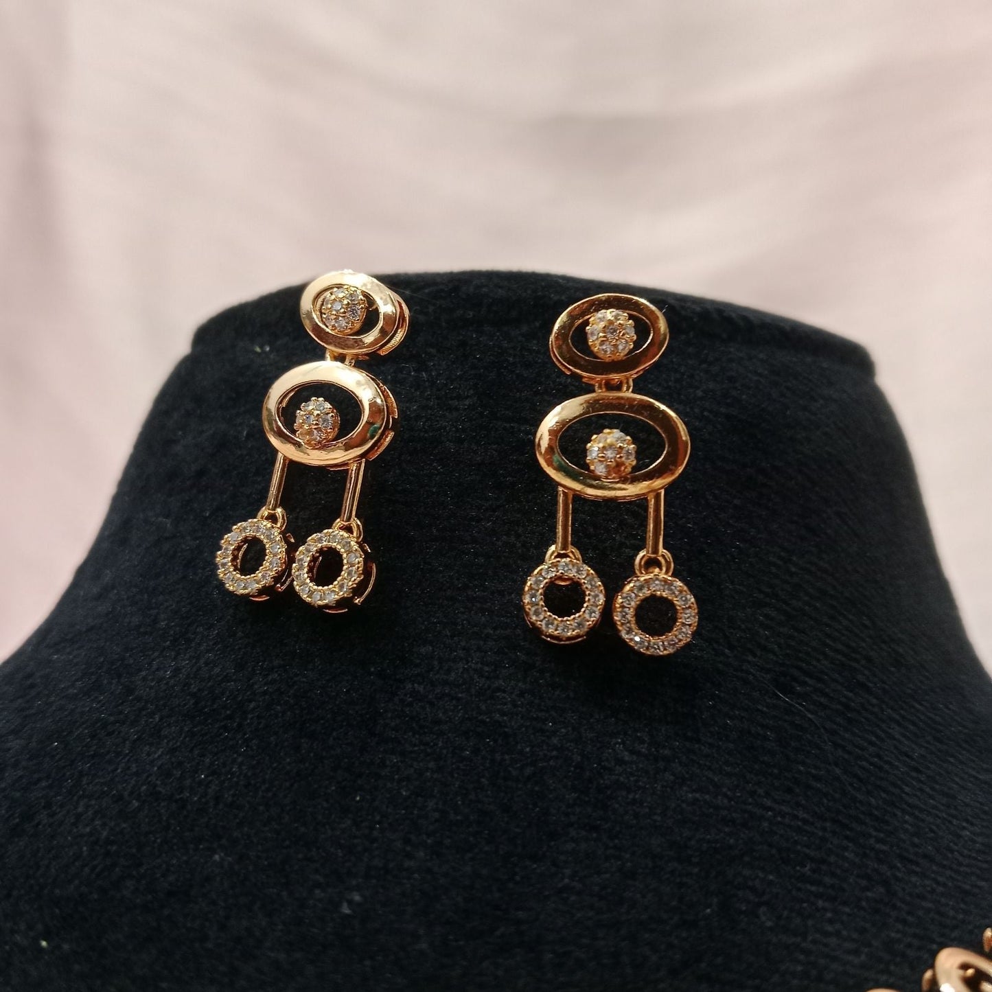 Blingso Oval Motif Necklace & Earring Set – View 2