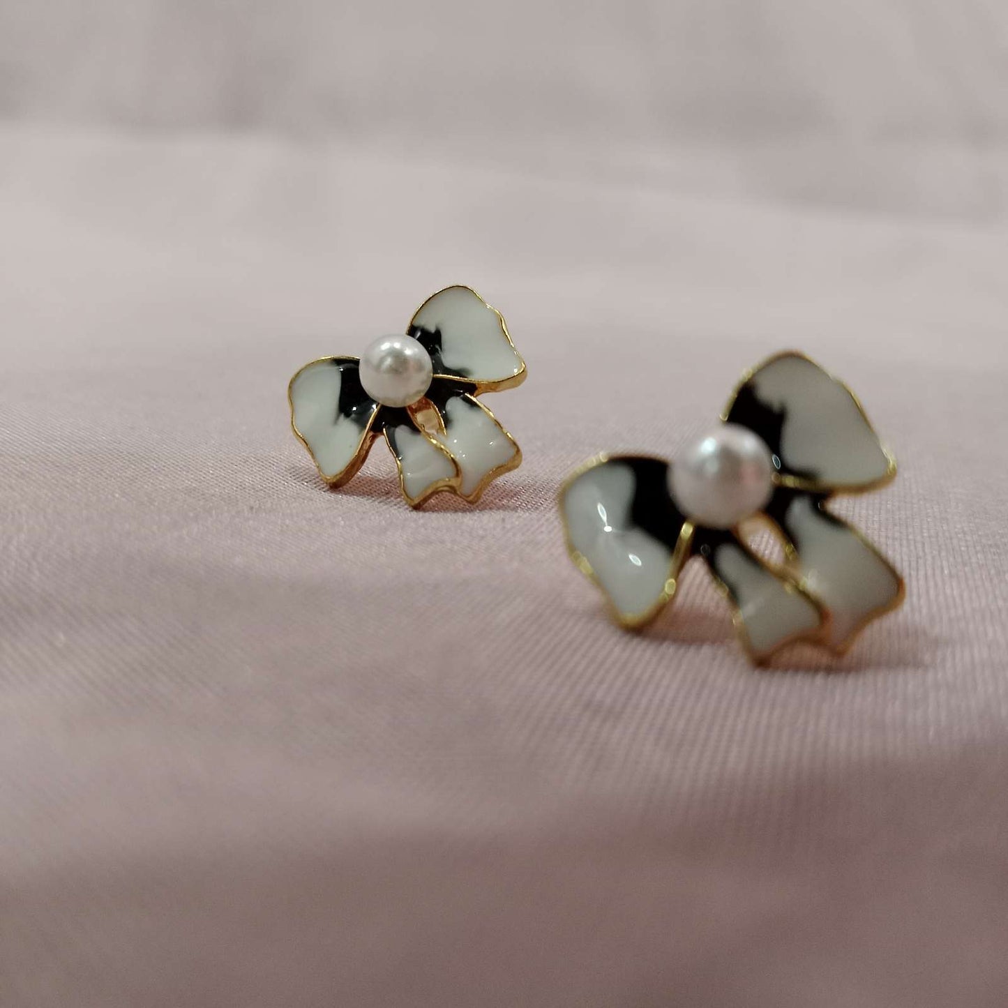 Pearl Bow Earrings – feminine everyday earrings