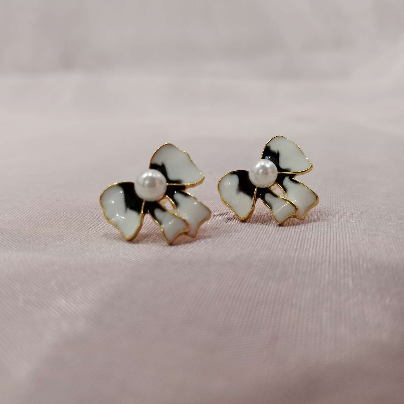 Pearl Bow Earrings – chic black and white bow studs