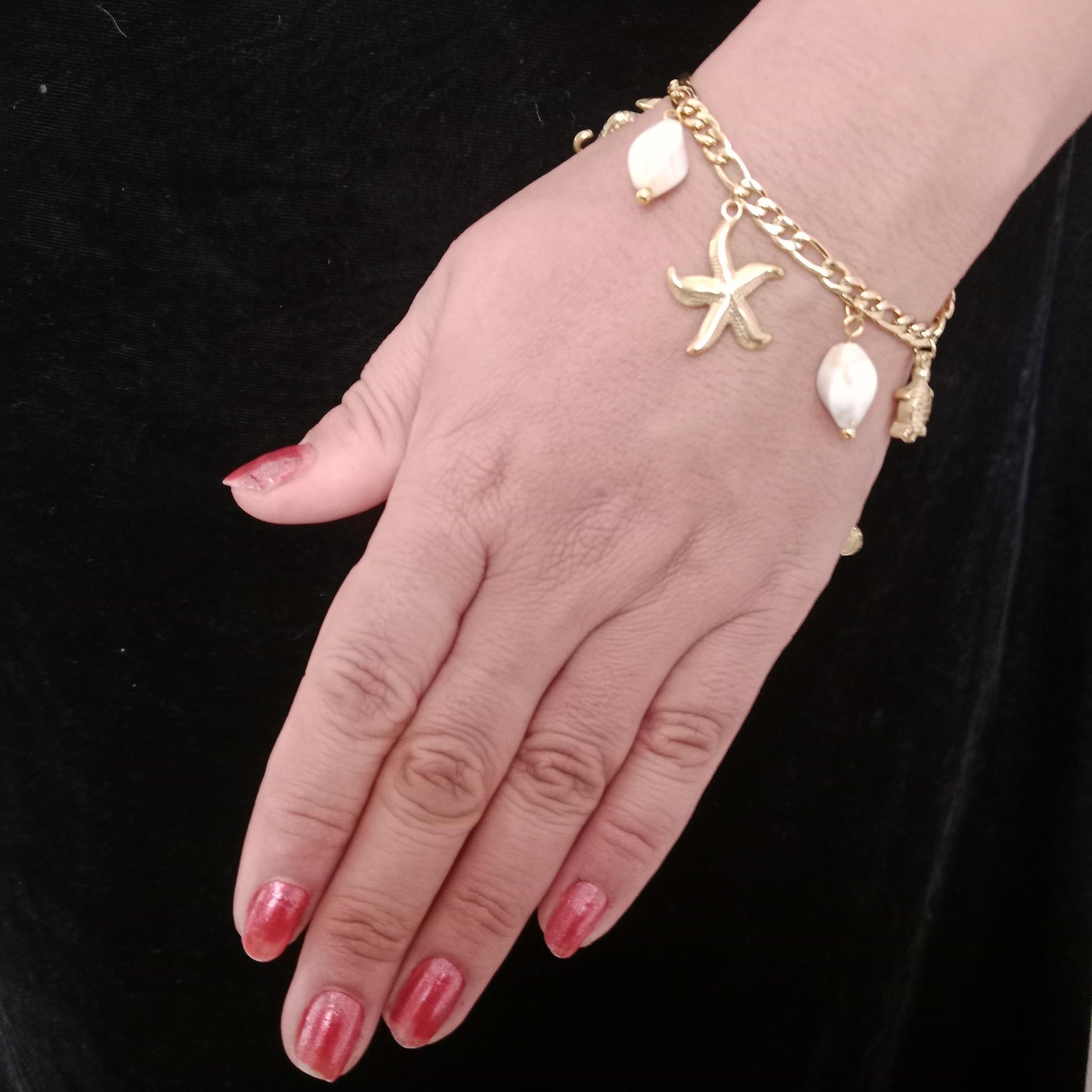 Seashell Charm Golden Chain Bracelet bracelet by Blingso