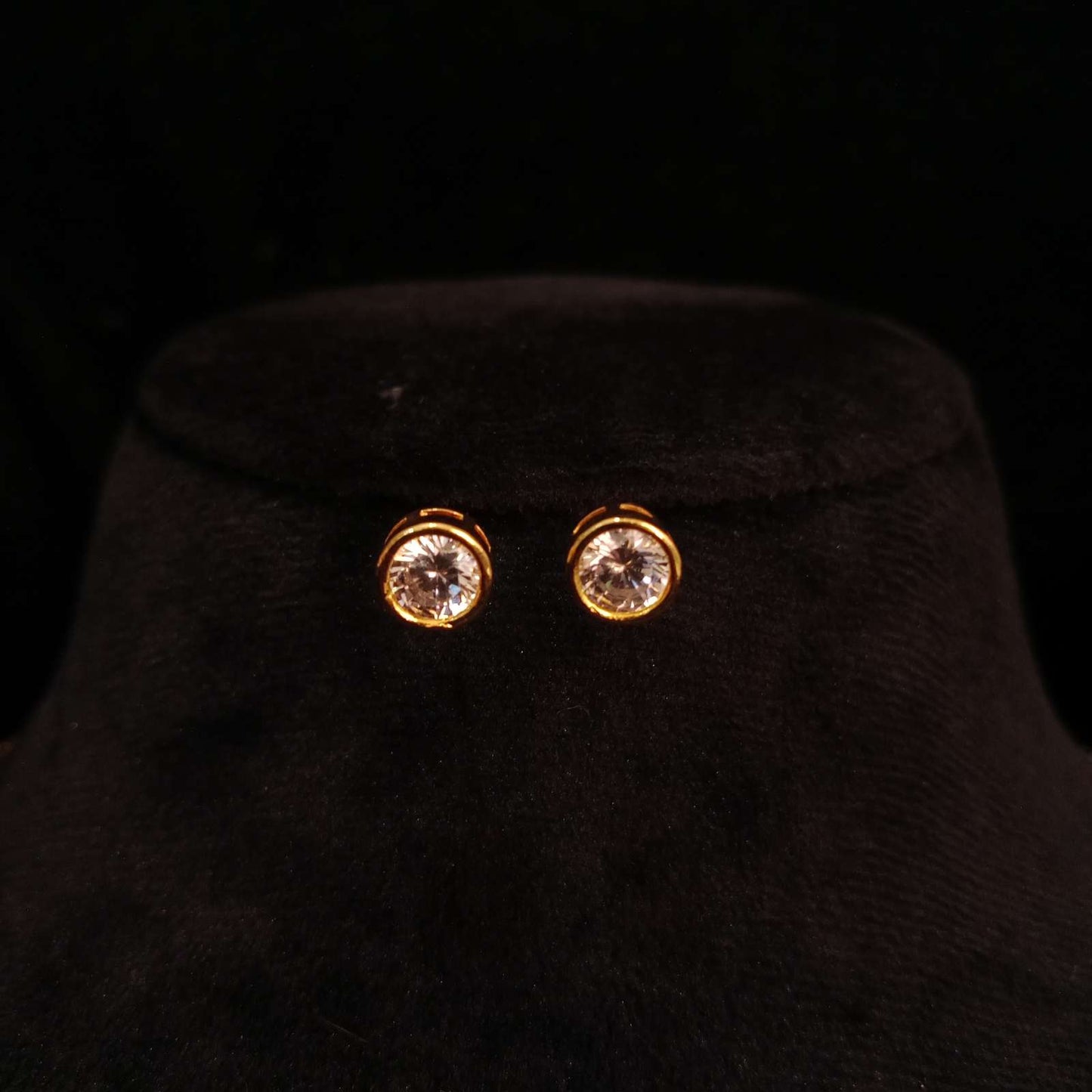 Solitaire Duo AD Mangalsutra Set – matching stud earrings closeup