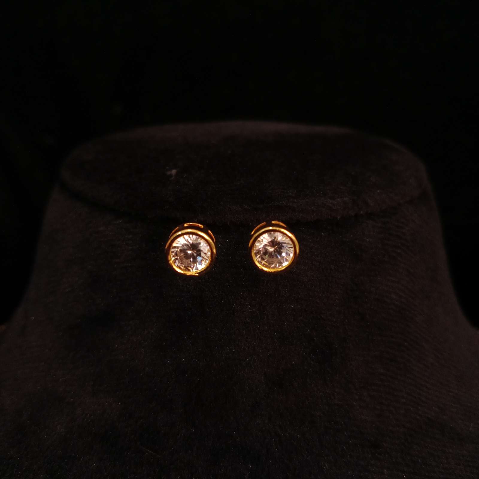 Solitaire Duo AD Mangalsutra Set – matching stud earrings closeup