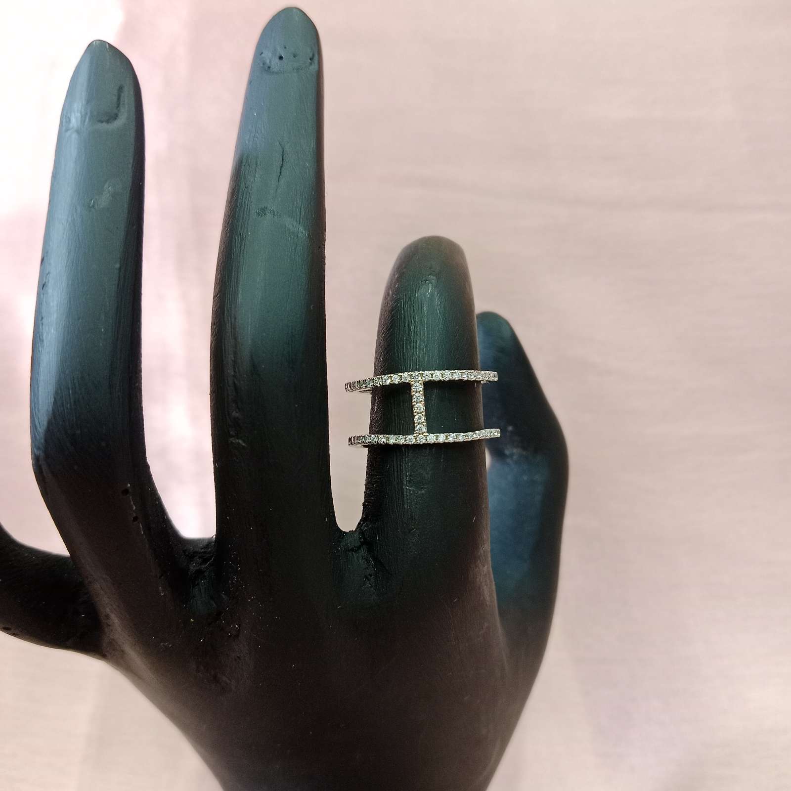 Blingso Sparkling H-Style Ring – View 2