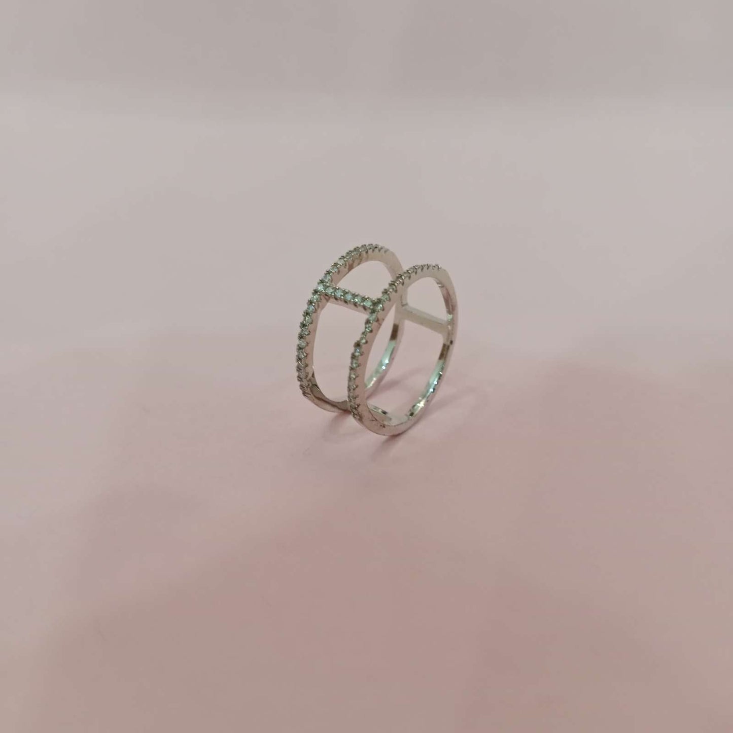 Blingso Sparkling H-Style Ring – View 3