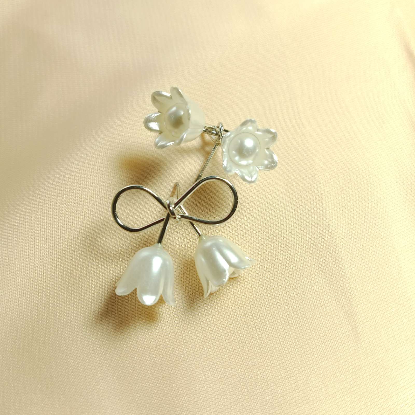 White Floral Bloom Earrings – lightweight daily wear