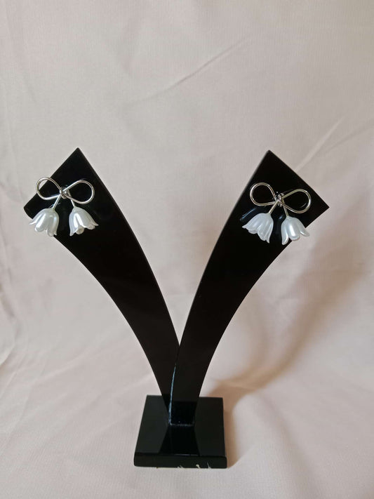 White Floral Bloom Earrings – feminine minimal earrings
