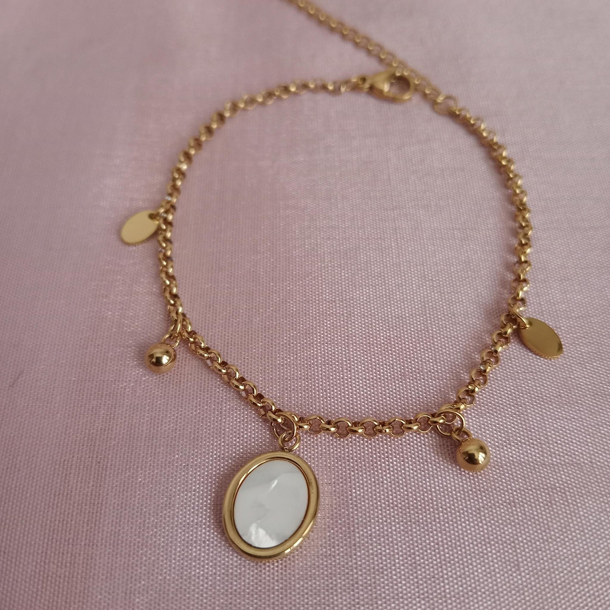 White Oval Charm Golden Chain Bracelet – detail shot